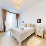 Trps - Bluebell Residence, Jumeirah Village Circle - Well Appointed 1Br Apartment In Sought-After Neighborhood